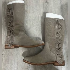 Fringe suede boot, side zipper